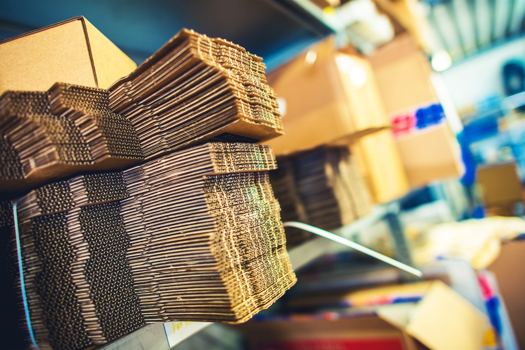 Preparación de pedidos en un almacén logístico